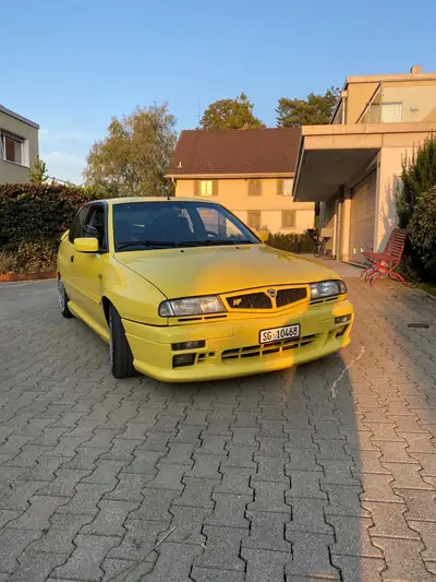 Lancia Delta HPE 2.0 16V HF — Sportive culte des années 90, moteur 193 ch — vue extérieure