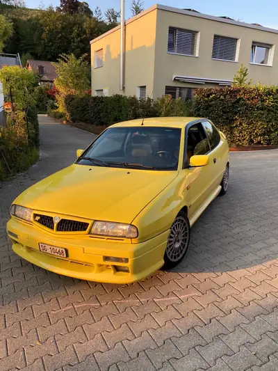 Lancia Delta HPE 2.0 16V HF — Sportive culte des années 90, moteur 193 ch — côté