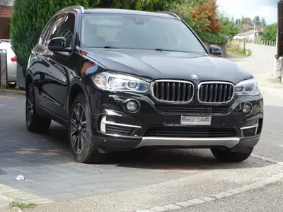 BMW X5 xDrive 30d Steptronic — SUV robuste diesel, faible consommation et traction intégrale — exterior view
