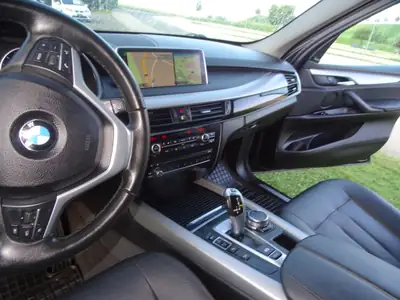 BMW X5 xDrive 30d Steptronic — SUV robuste diesel, faible consommation et traction intégrale — dashboard