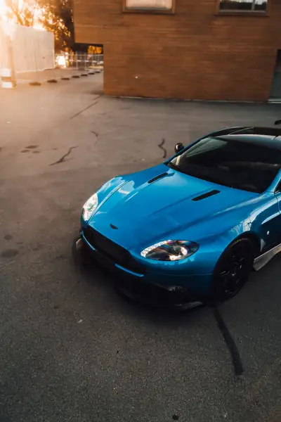 Aston Martin V8 Vantage GT8 — Sportive britannique rare, 2323 km seulement — Innenraum