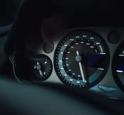 Aston Martin V8 Vantage GT8 — Sportive britannique rare, 2323 km seulement — Miniatur 15