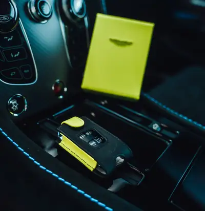Aston Martin V8 Vantage GT8 — Sportive britannique rare, 2323 km seulement — Miniatur 16