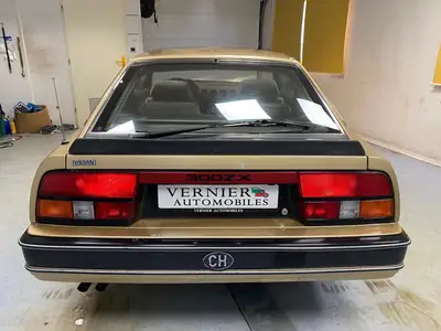 Nissan 300 ZX T — Coupé sportif des années 80, moteur 3.0L turbo et bas kilométrage — interior