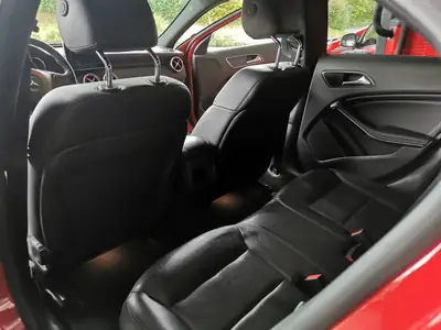 Mercedes-Benz Classe A 180 Urban — Élégance compacte et fiabilité allemande — Miniatura 10