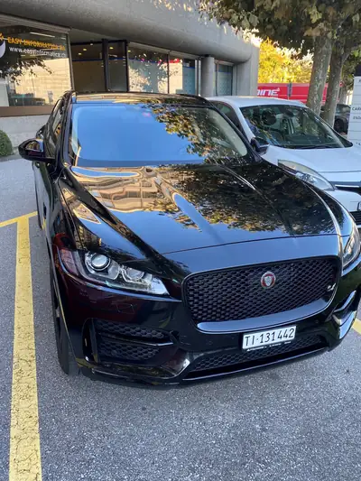 Jaguar F-Pace 2.0d R-Sport AWD — SUV premium diesel, traction intégrale, 120'000 km — vista posteriore