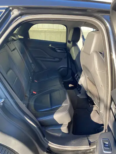 Jaguar F-Pace 2.0d R-Sport AWD — SUV premium diesel, traction intégrale, 120'000 km — dettaglio