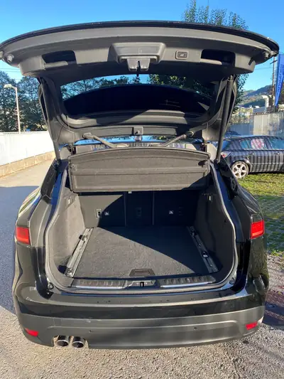 Jaguar F-Pace 2.0d R-Sport AWD — SUV premium diesel, traction intégrale, 120'000 km — Miniatura 7