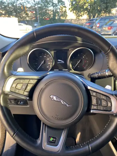 Jaguar F-Pace 2.0d R-Sport AWD — SUV premium diesel, traction intégrale, 120'000 km — Miniatura 9
