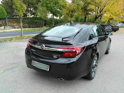 Opel Insignia 2.0 Turbo Cosmo 4WD — Berline sportive tout-terrain, 85 000 km — Seitenansicht