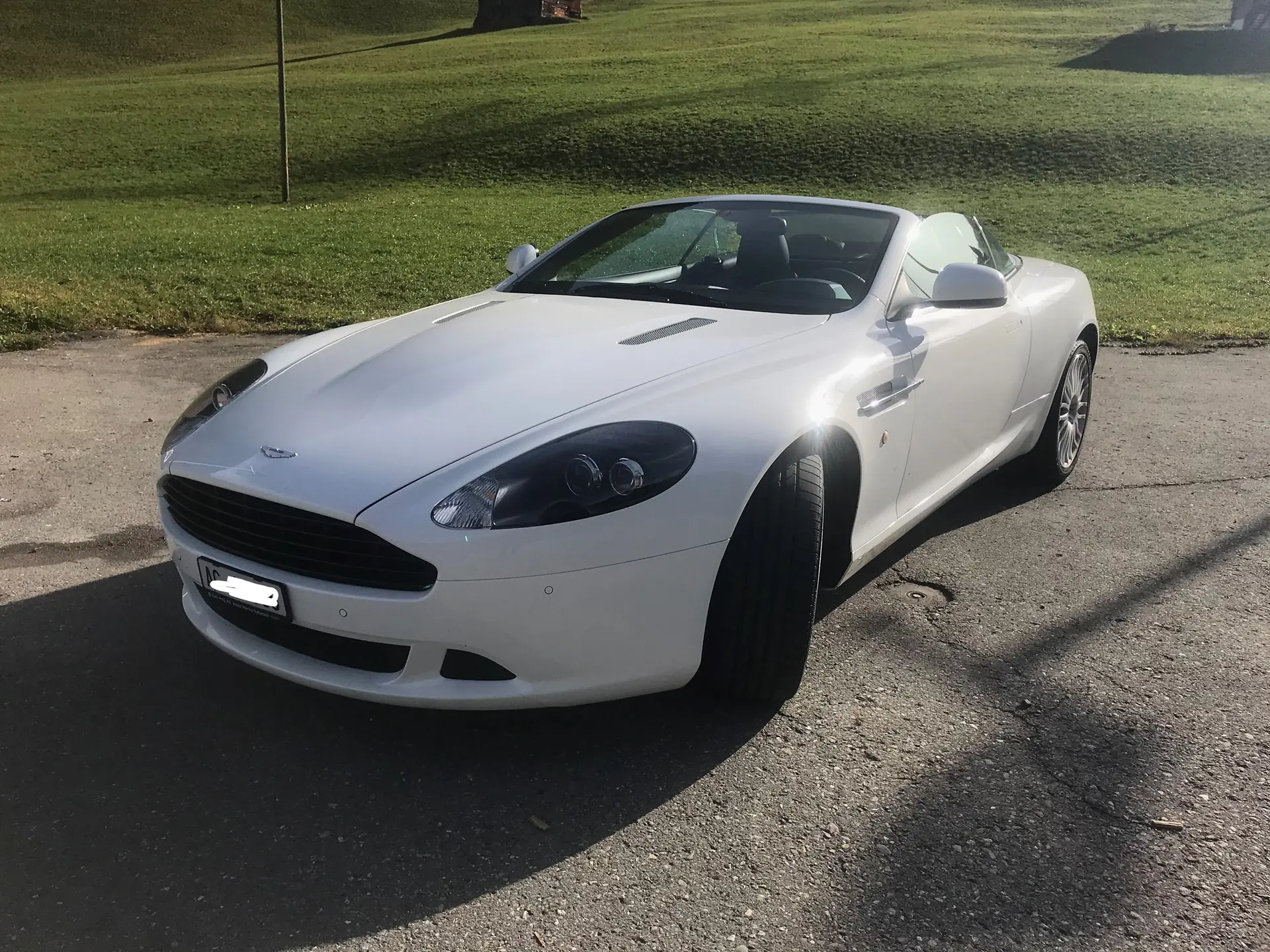 Aston Martin DB9 Volante Touchtronic — Cabriolet anglais prestige, 19'000 km seulement — vue extérieure