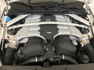 Aston Martin DB9 Volante Touchtronic — Cabriolet anglais prestige, 19'000 km seulement — Miniature 7