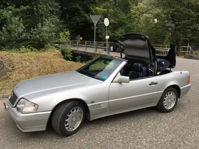 Mercedes-Benz SL 280 — Roadster légendaire 1994, 167'000 km, teinte argent — vista posteriore
