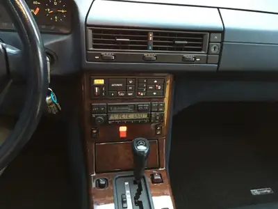 Mercedes-Benz SL 280 — Roadster légendaire 1994, 167'000 km, teinte argent — Miniatura 12