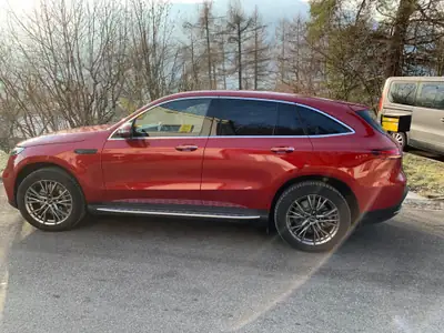 Mercedes-Benz EQC 400 AMG Line 4Matic — SUV électrique premium, 105'000 km — exterior view