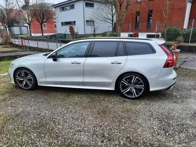 Volvo V60 T5 R-Design — Break premium 250 ch, seulement 18'000 km — vista posteriore