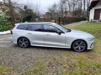 Volvo V60 T5 R-Design — Break premium 250 ch, seulement 18'000 km — fianco
