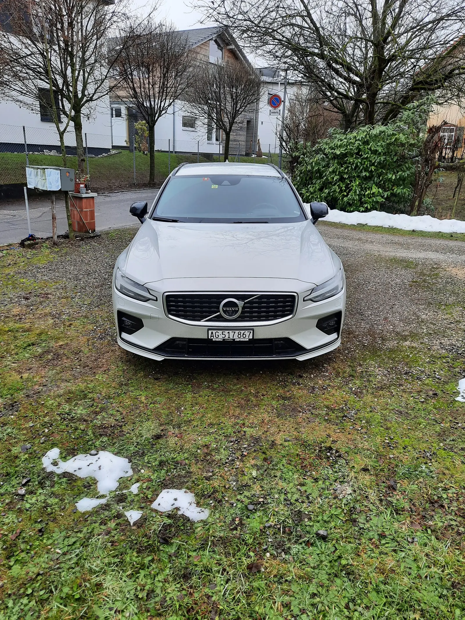 Volvo V60 T5 R-Design — Break premium 250 ch, seulement 18'000 km