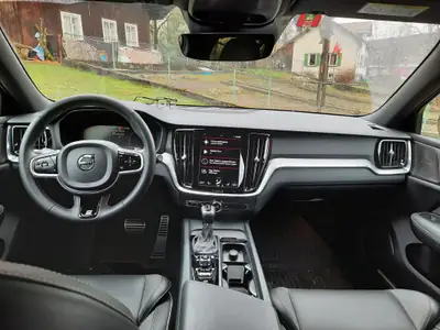Volvo V60 T5 R-Design — Break premium 250 ch, seulement 18'000 km — cruscotto