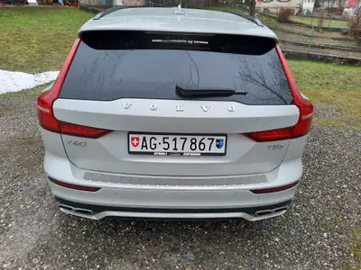 Volvo V60 T5 R-Design — Break premium 250 ch, seulement 18'000 km — interni