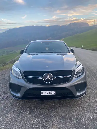 Mercedes-Benz GLE 43 AMG Coupé — Élégance sportive et puissance 390 ch — côté