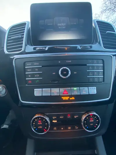 Mercedes-Benz GLE 43 AMG Coupé — Élégance sportive et puissance 390 ch — Miniature 12