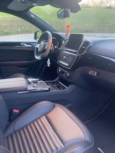 Mercedes-Benz GLE 43 AMG Coupé — Élégance sportive et puissance 390 ch — Miniature 13