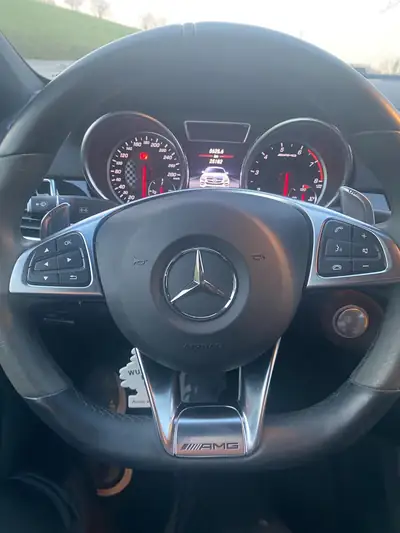 Mercedes-Benz GLE 43 AMG Coupé — Élégance sportive et puissance 390 ch — Miniature 15