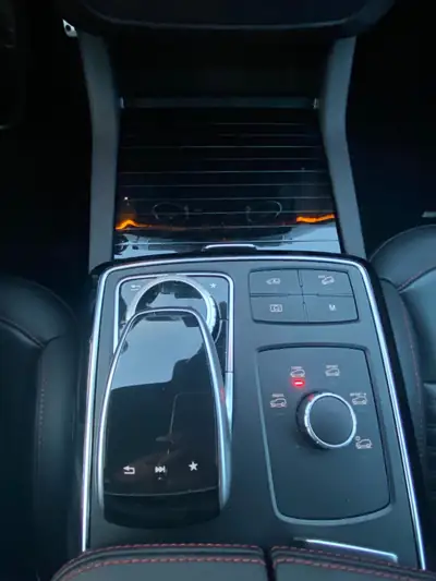 Mercedes-Benz GLE 43 AMG Coupé — Élégance sportive et puissance 390 ch — Miniature 17