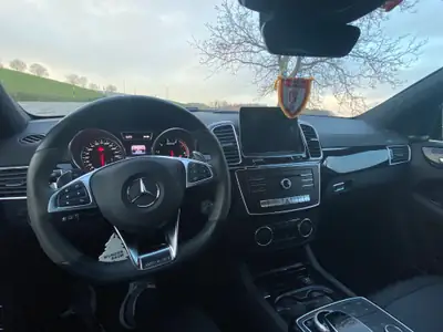 Mercedes-Benz GLE 43 AMG Coupé — Élégance sportive et puissance 390 ch — Miniature 16