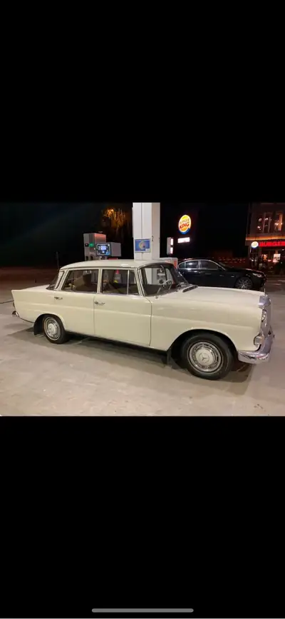 Mercedes-Benz 230 Kleine Heckflosse 1967 — Authentique Oldtimer, État d'origine impeccable — Miniatur 10