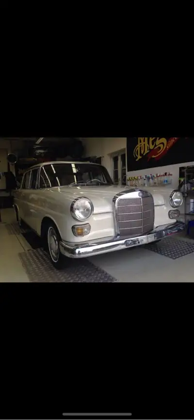 Mercedes-Benz 230 Kleine Heckflosse 1967 — Authentique Oldtimer, État d'origine impeccable — Miniatur 13