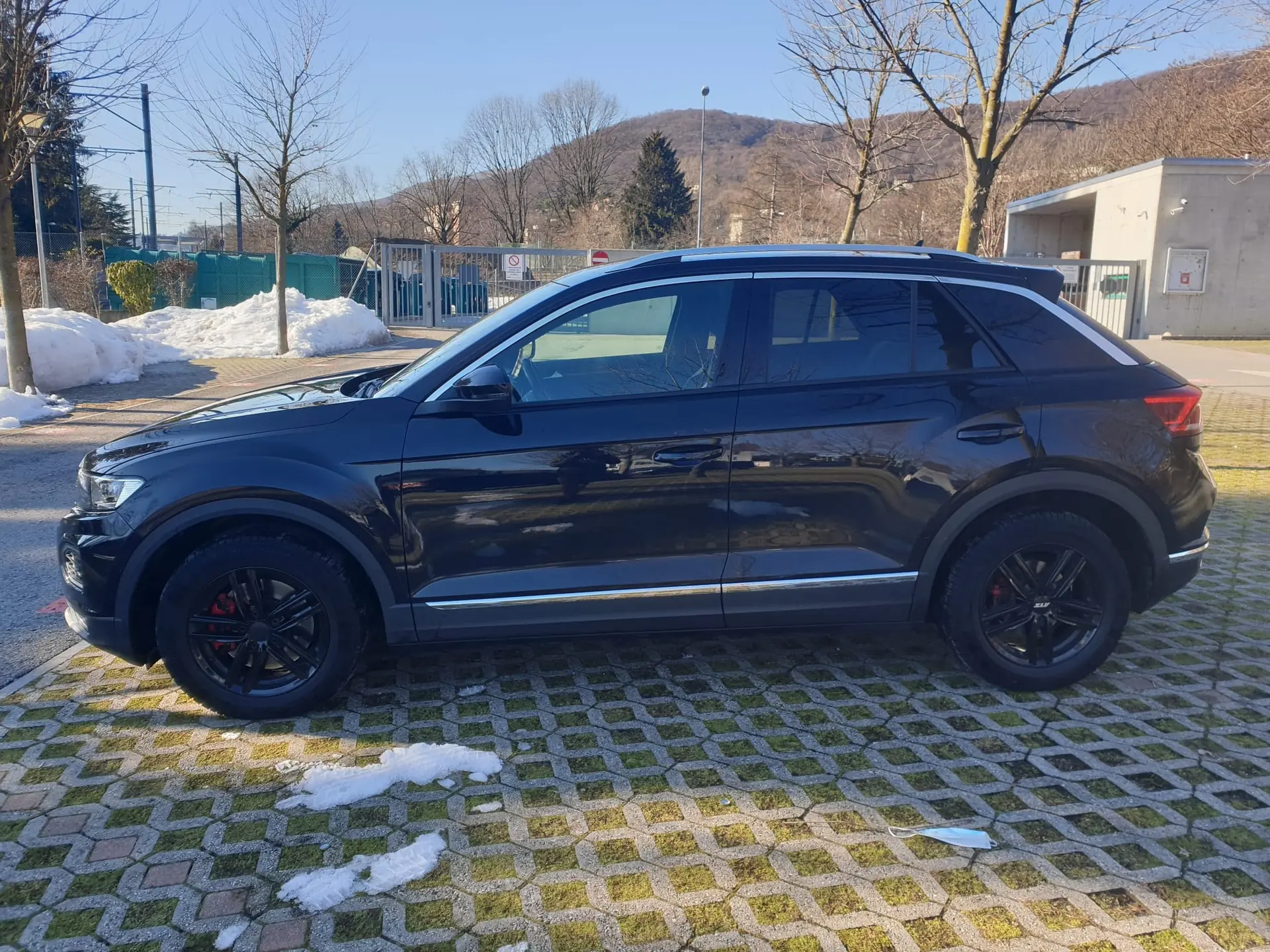 VW T-Roc 2.0 TDI Sport DSG 4Motion — SUV compact robuste, 60'000 km, garantie 10 mois — vue extérieure