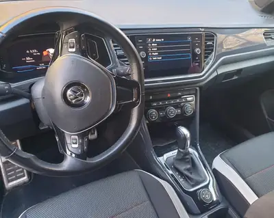 VW T-Roc 2.0 TDI Sport DSG 4Motion — SUV compact robuste, 60'000 km, garantie 10 mois — tableau de bord