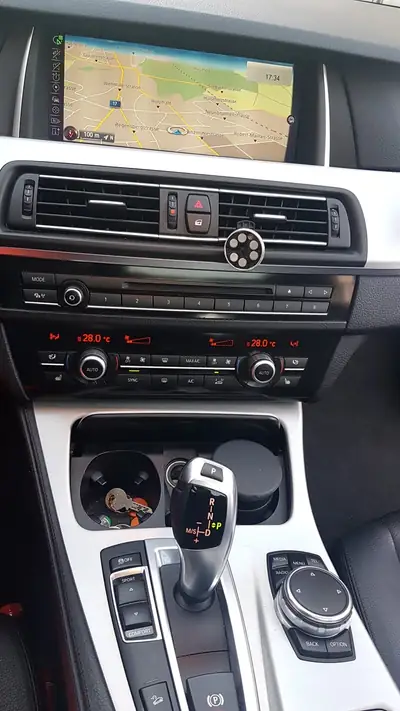 BMW 520d Touring xDrive — Break diesel robuste, toit panoramique, sans sinistre — Thumbnail 8
