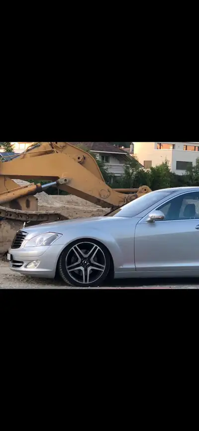 Mercedes-Benz S 500 L 4Matic — Berline de prestige, motorisation V8 puissante — côté