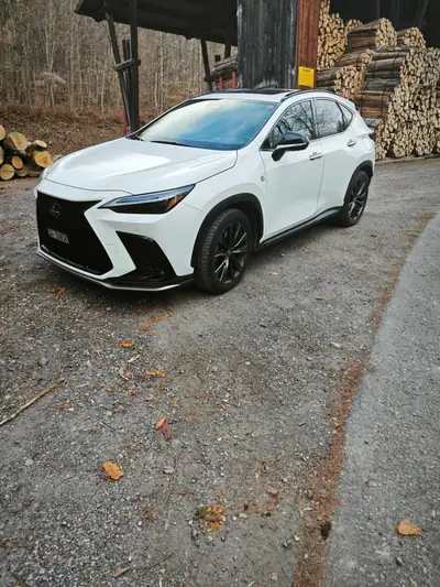 Lexus NX 450+ F-Sport 4WD — SUV hybride rechargeable, 22 800 km seulement — tableau de bord