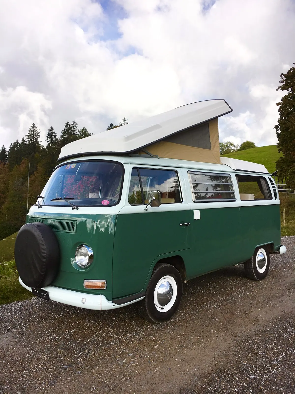 VW T2 T2a Camping 1969 — Légendaire fourgon aménagé, véhicule vétéran authentique — vista esterna
