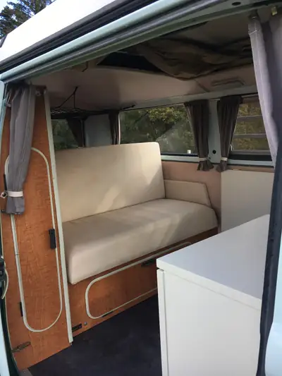 VW T2 T2a Camping 1969 — Légendaire fourgon aménagé, véhicule vétéran authentique — cruscotto