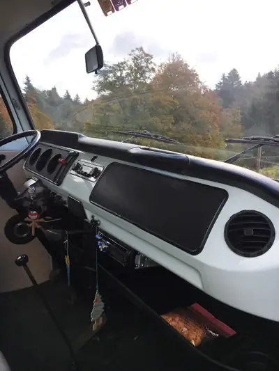 VW T2 T2a Camping 1969 — Légendaire fourgon aménagé, véhicule vétéran authentique — dettaglio
