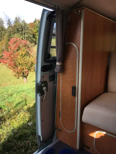 VW T2 T2a Camping 1969 — Légendaire fourgon aménagé, véhicule vétéran authentique — Miniatura 11