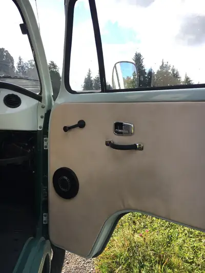 VW T2 T2a Camping 1969 — Légendaire fourgon aménagé, véhicule vétéran authentique — Miniatura 18