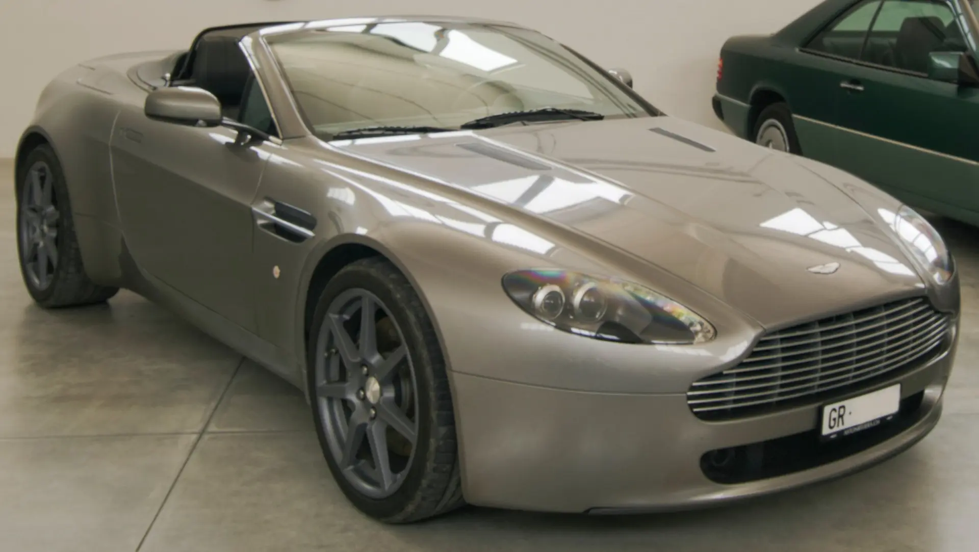 Aston Martin V8 Vantage 4.3 Sportshift — Cabriolet légendaire, 48'000 km seulement