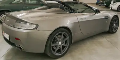 Aston Martin V8 Vantage 4.3 Sportshift — Cabriolet légendaire, 48'000 km seulement — Detail
