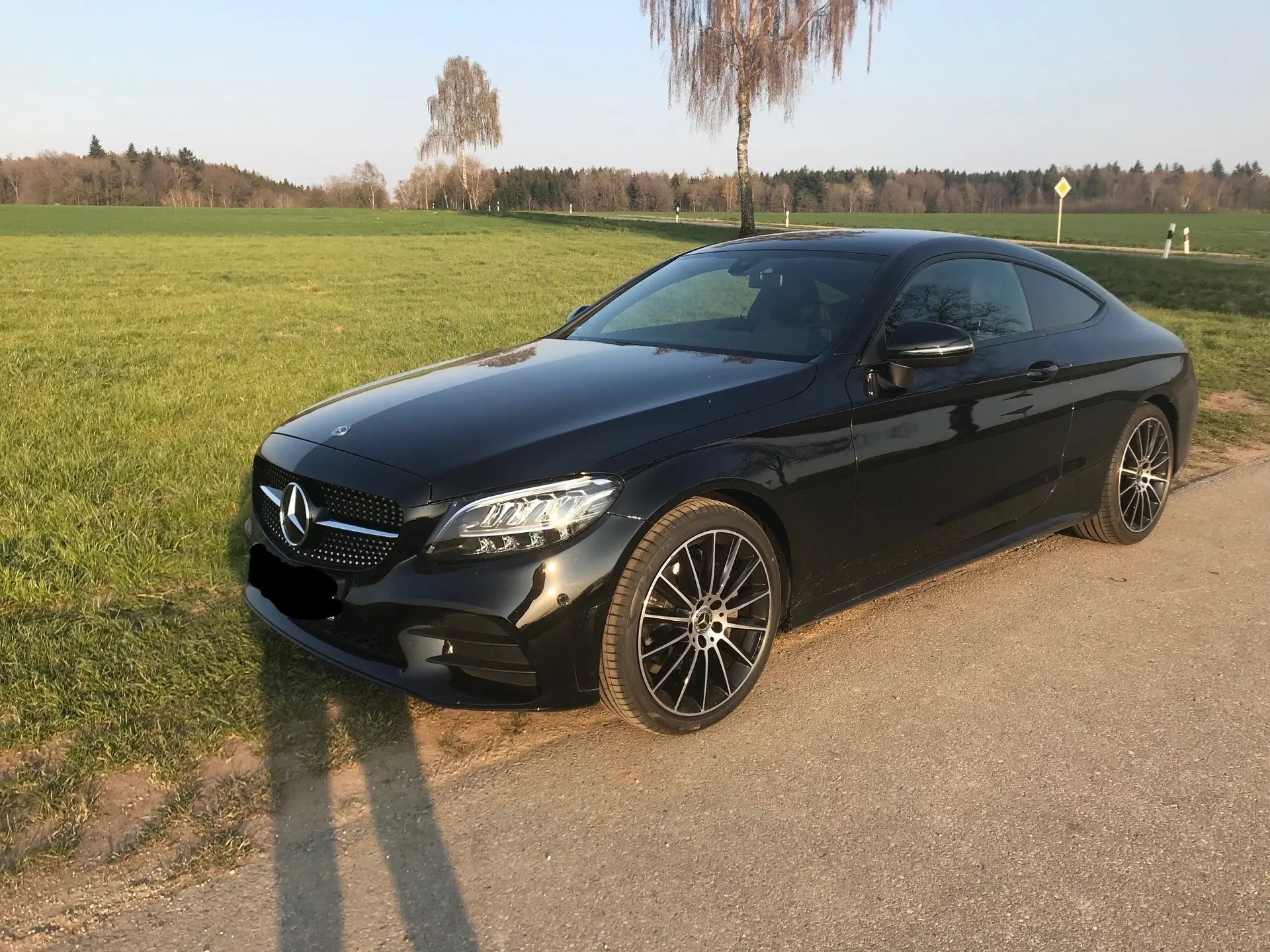 Mercedes-Benz C 220 d Coupé — Élégance sportive diesel, seulement 25 000 km — vue extérieure