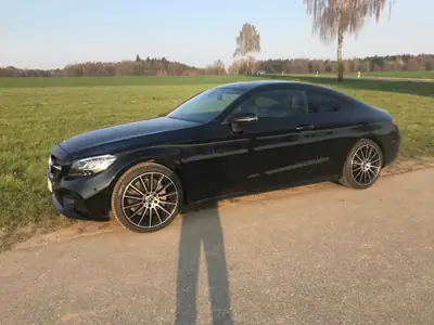 Mercedes-Benz C 220 d Coupé — Élégance sportive diesel, seulement 25 000 km — côté