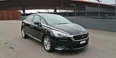 DS 5 Hybrid4 200 SO Chic — Élégance française et technologie hybride, 5000 km seulement — Heckansicht