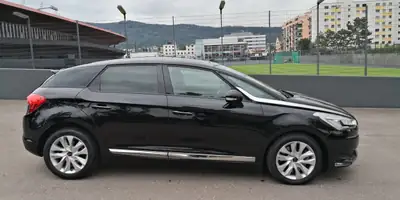 DS 5 Hybrid4 200 SO Chic — Élégance française et technologie hybride, 5000 km seulement — Innenraum