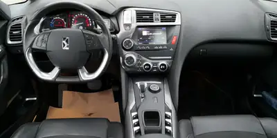 DS 5 Hybrid4 200 SO Chic — Élégance française et technologie hybride, 5000 km seulement — Miniatur 11
