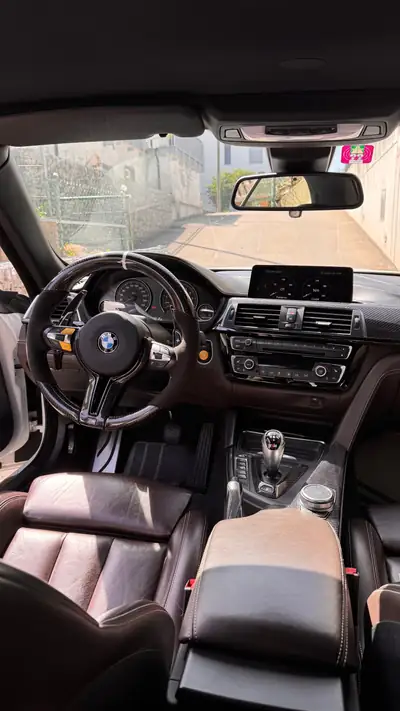 BMW M4 Cabriolet Competition — 450 ch, cabriolet haute performance 2017 — interni